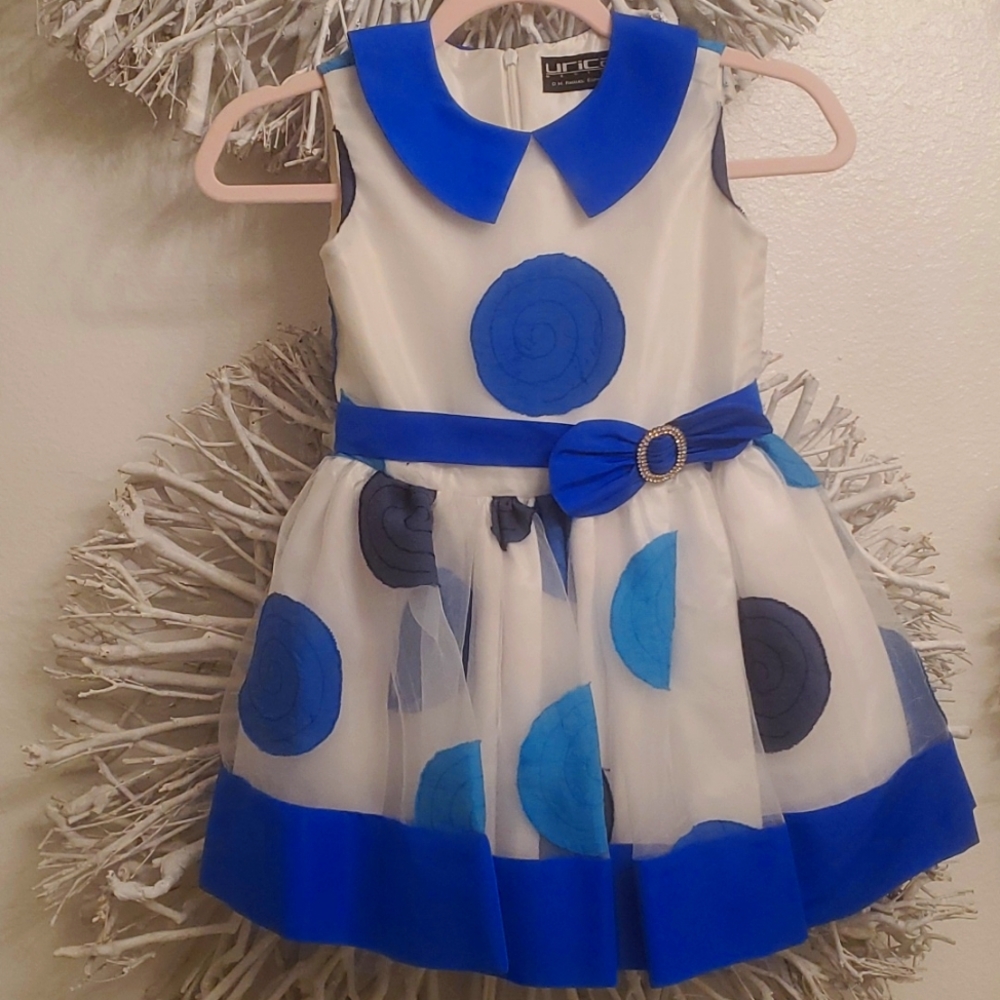 Custom design 💙🤍 for Runway show